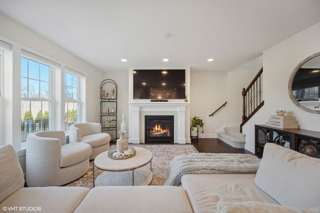 4142 Hampton Court, Glenview, IL 60026