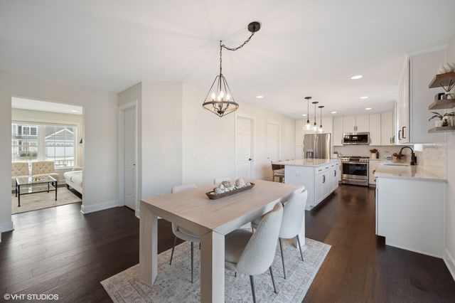 4142 Hampton Court, Glenview, IL 60026