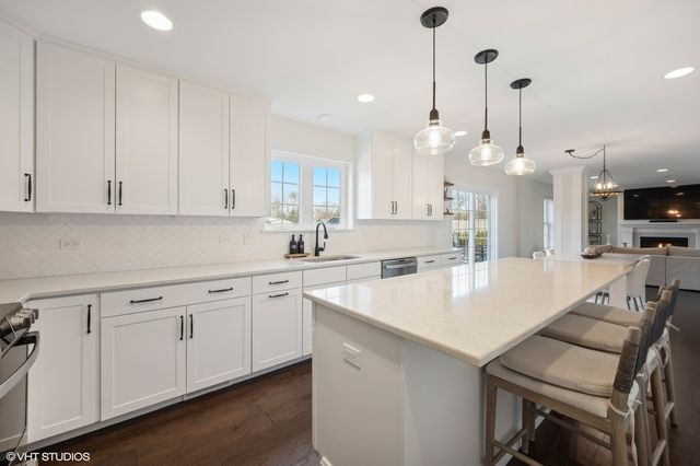 4142 Hampton Court, Glenview, IL 60026