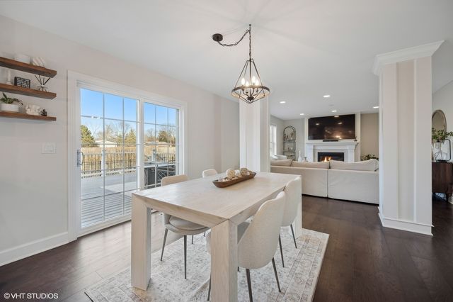 4142 Hampton Court, Glenview, IL 60026