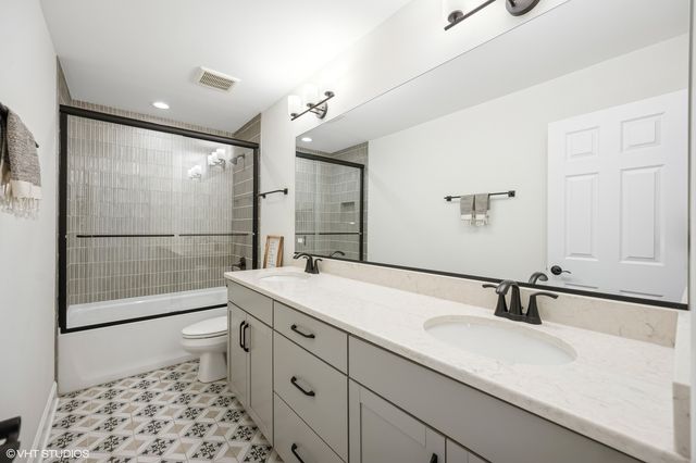 4142 Hampton Court, Glenview, IL 60026