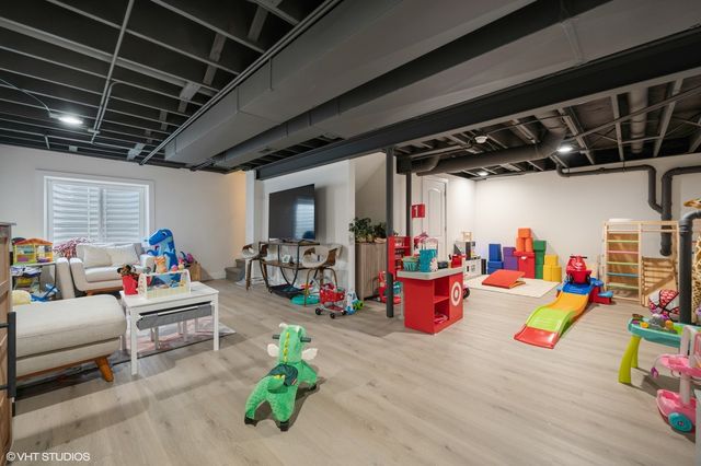 4142 Hampton Court, Glenview, IL 60026