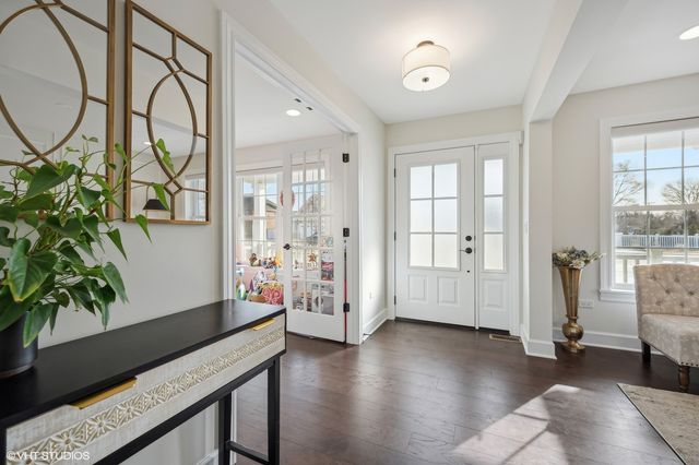 4142 Hampton Court, Glenview, IL 60026