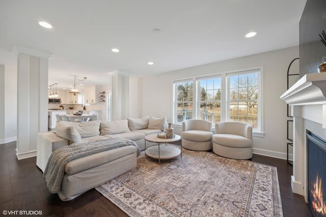 4142 Hampton Court, Glenview, IL 60026