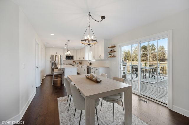 4142 Hampton Court, Glenview, IL 60026