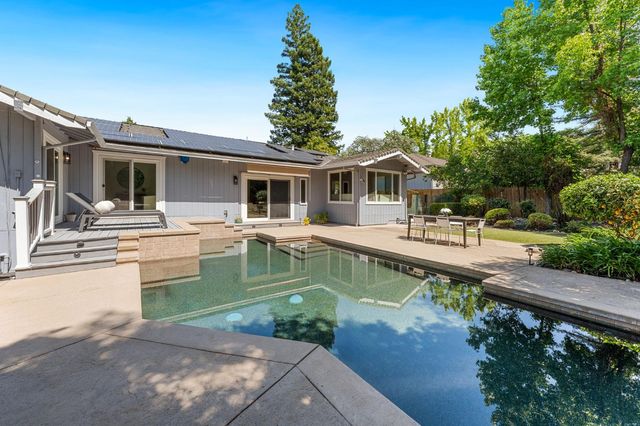 3072 Latham Ln, El Dorado Hills, CA 95762