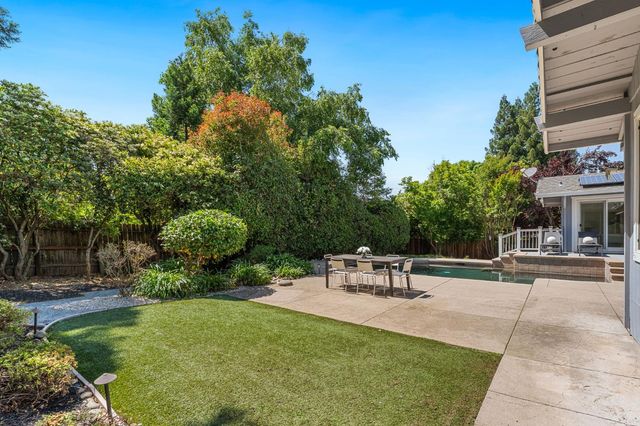 3072 Latham Ln, El Dorado Hills, CA 95762