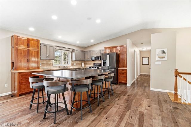 2400 Lancaster Road, Akron, OH 44313