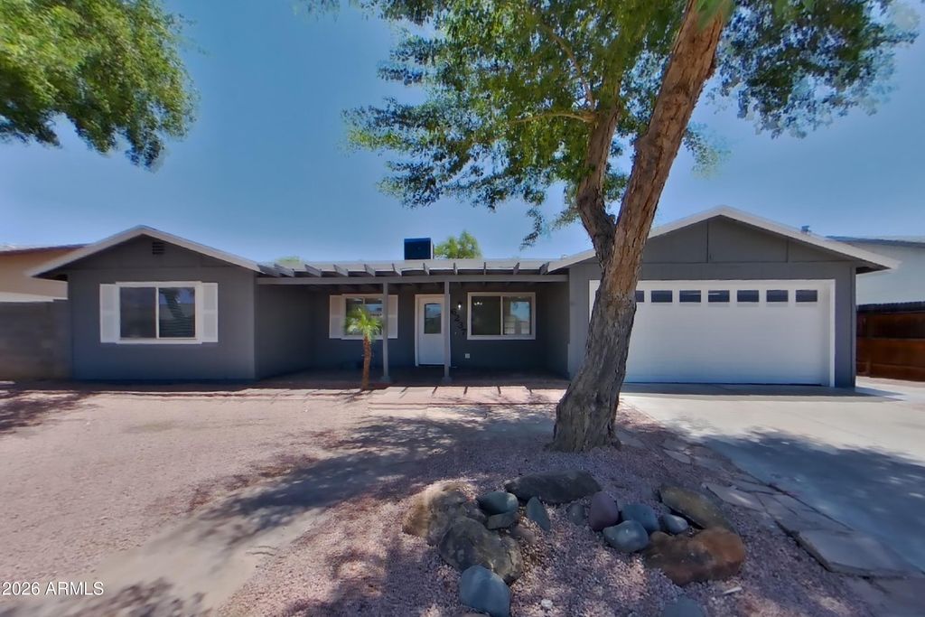 6237 W MARCONI Avenue, Glendale, AZ 85306