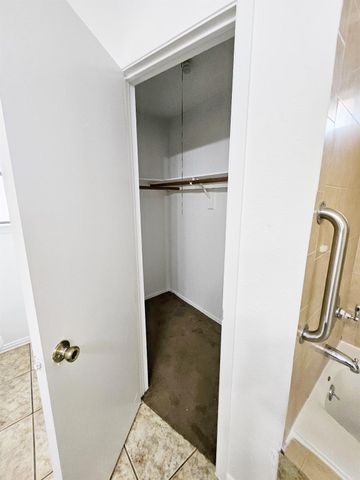 7206 Navidad Road, Houston, TX 77083