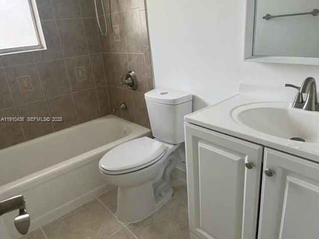 540 SE 2nd Avenue J3, Deerfield Beach, FL 33441