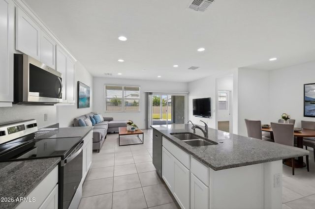 2432 W Shanley Avenue, Apache Junction, AZ 85120