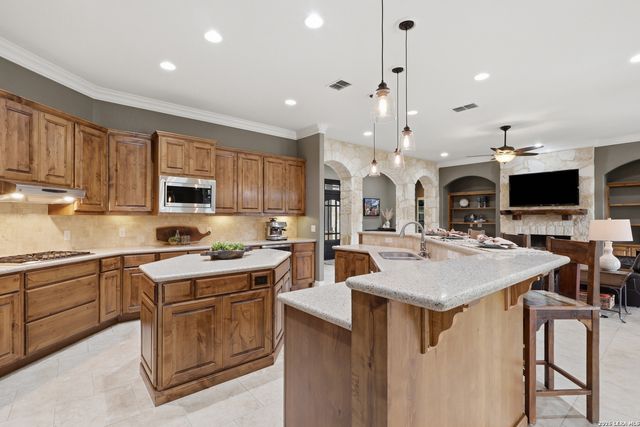 1821 SPLIT MTN, Canyon Lake, TX 78133