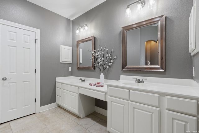 1821 SPLIT MTN, Canyon Lake, TX 78133