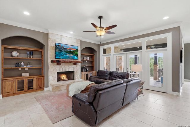 1821 SPLIT MTN, Canyon Lake, TX 78133