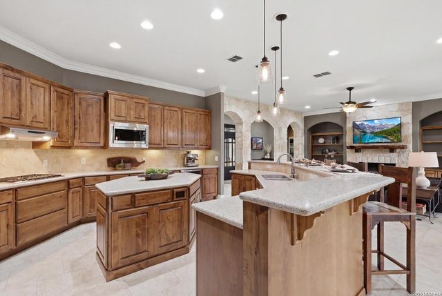 1821 SPLIT MTN, Canyon Lake, TX 78133