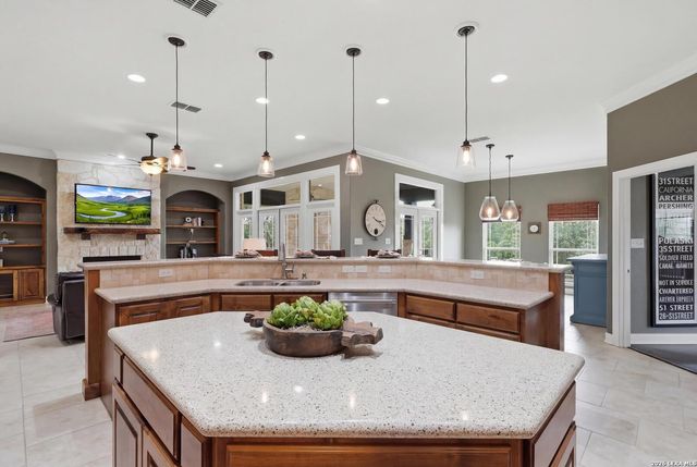 1821 SPLIT MTN, Canyon Lake, TX 78133
