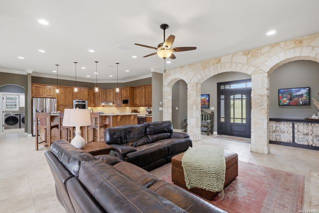 1821 SPLIT MTN, Canyon Lake, TX 78133
