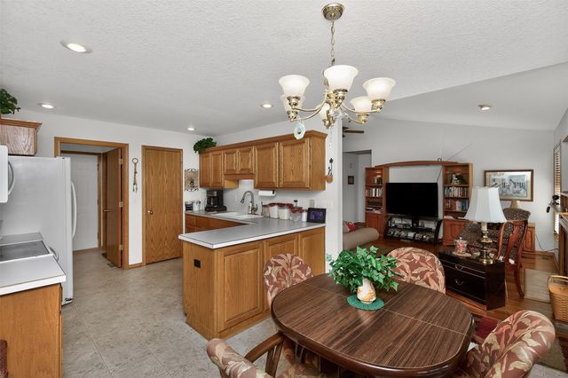842 Lindsay Court SW, Altoona, IA 50009