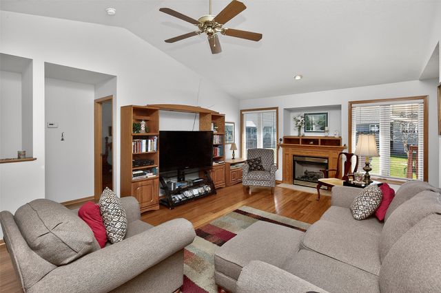 842 Lindsay Court SW, Altoona, IA 50009
