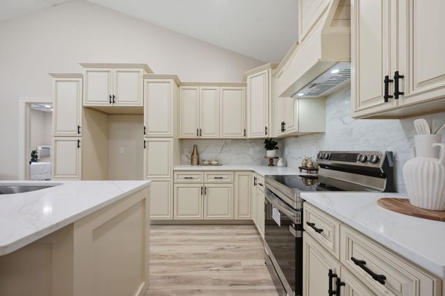 731 N Wakefield Ave, Valley Center, KS 67147