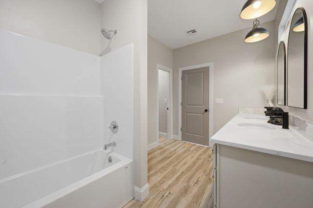 731 N Wakefield Ave, Valley Center, KS 67147