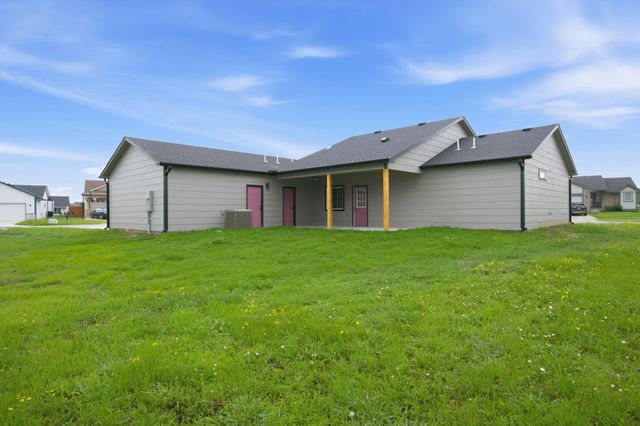 731 N Wakefield Ave, Valley Center, KS 67147