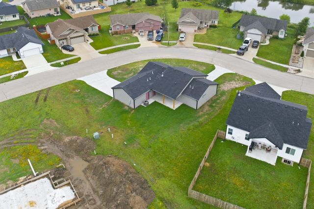 731 N Wakefield Ave, Valley Center, KS 67147
