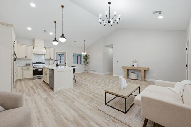731 N Wakefield Ave, Valley Center, KS 67147