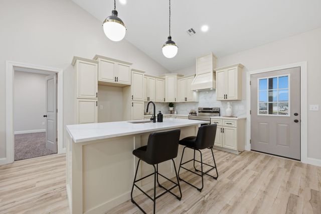 731 N Wakefield Ave, Valley Center, KS 67147