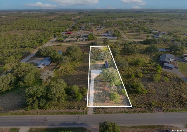 937 County Road 7711, Devine, TX 78016