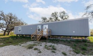 937 County Road 7711, Devine, TX 78016