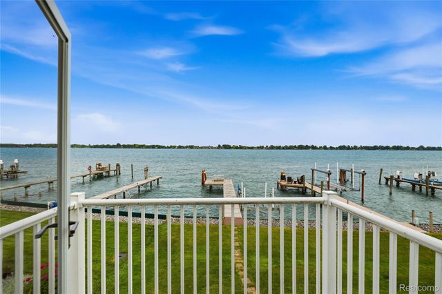 5557 Pointe Dr. Drive, East China Township, MI 48054