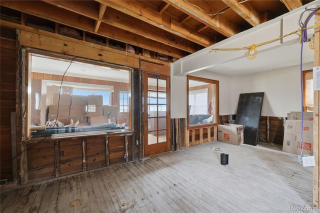 5557 Pointe Dr. Drive, East China Township, MI 48054
