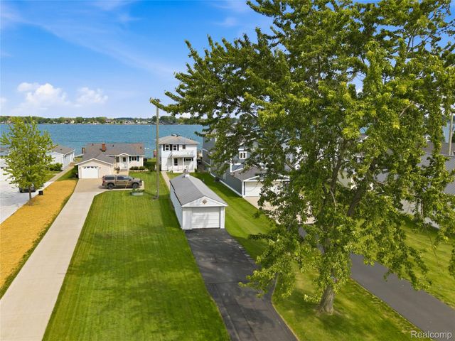 5557 Pointe Dr. Drive, East China Township, MI 48054