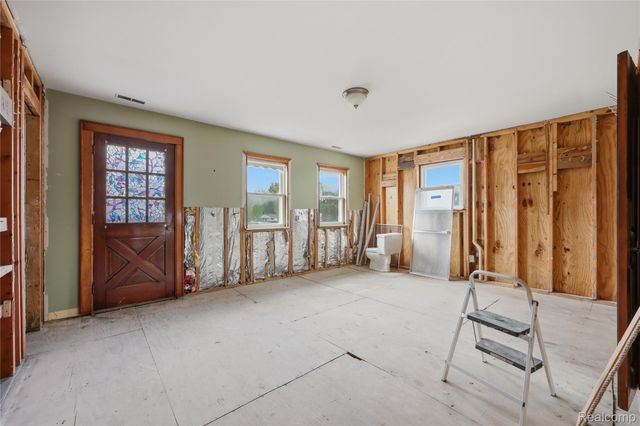 5557 Pointe Dr. Drive, East China Township, MI 48054
