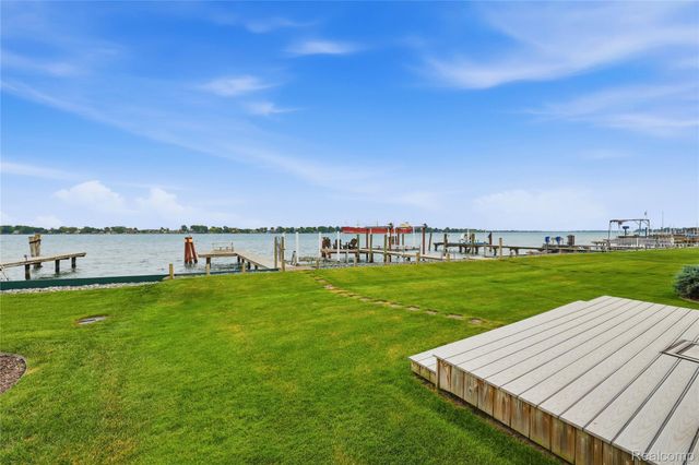5557 Pointe Dr. Drive, East China Township, MI 48054