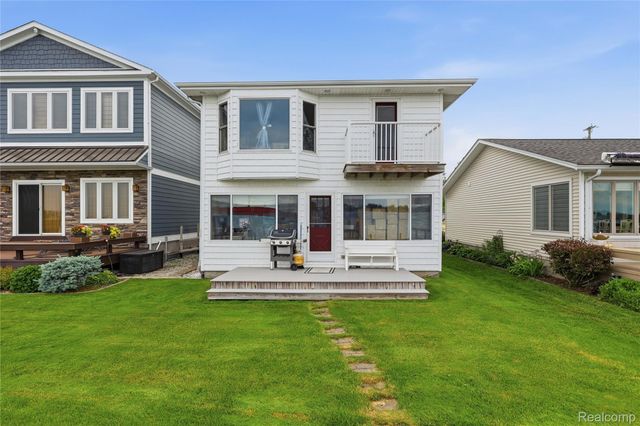 5557 Pointe Dr. Drive, East China Township, MI 48054