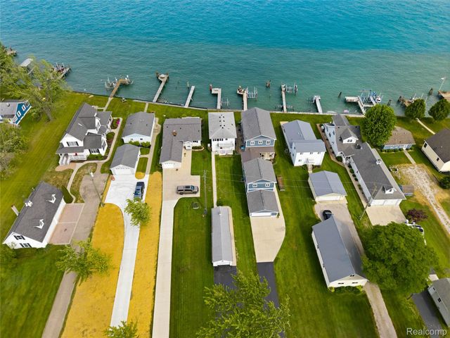 5557 Pointe Dr. Drive, East China Township, MI 48054