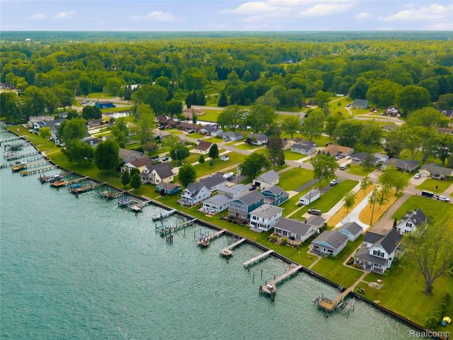 5557 Pointe Dr. Drive, East China Township, MI 48054