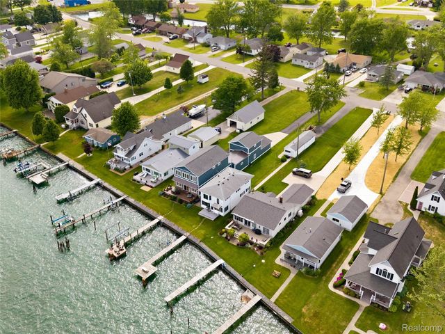 5557 Pointe Dr. Drive, East China Township, MI 48054