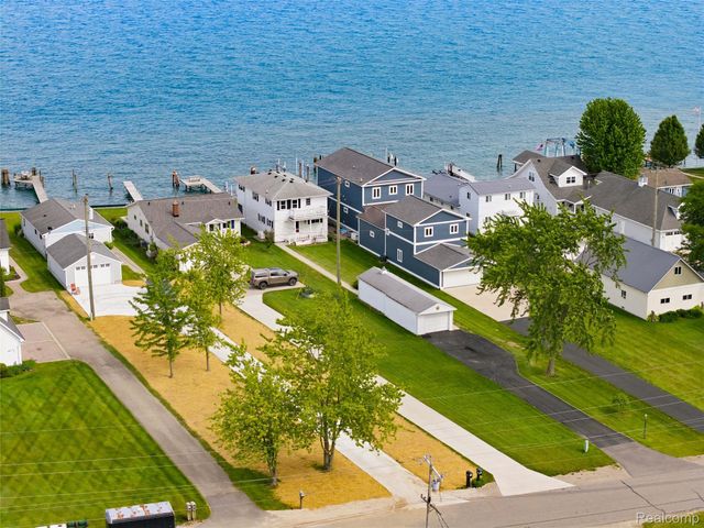 5557 Pointe Dr. Drive, East China Township, MI 48054