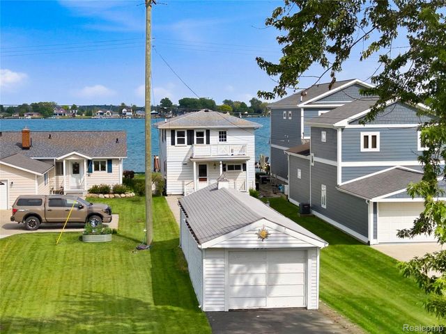 5557 Pointe Dr. Drive, East China Township, MI 48054