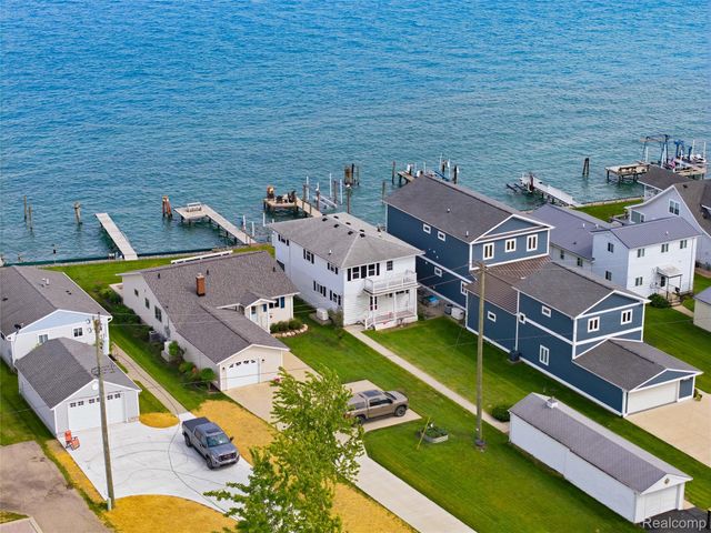 5557 Pointe Dr. Drive, East China Township, MI 48054