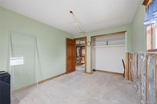 5557 Pointe Dr. Drive, East China Township, MI 48054