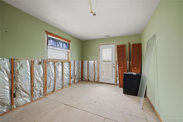 5557 Pointe Dr. Drive, East China Township, MI 48054