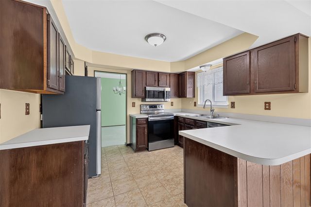 15661 Cumberland Street, Riverview, MI 48193