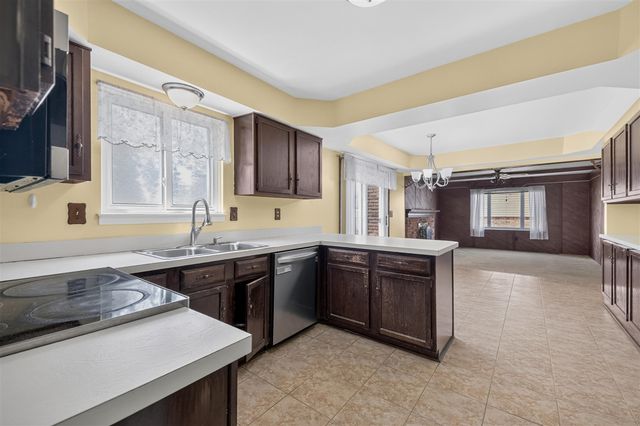 15661 Cumberland Street, Riverview, MI 48193