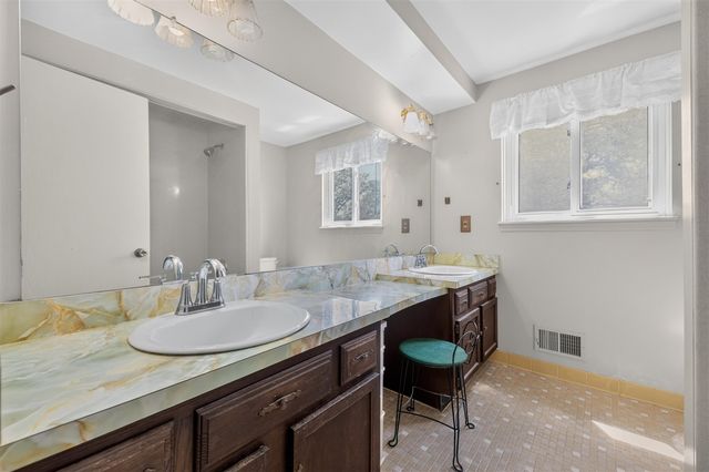 15661 Cumberland Street, Riverview, MI 48193