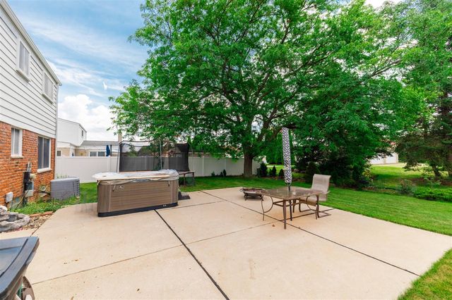 15661 Cumberland Street, Riverview, MI 48193